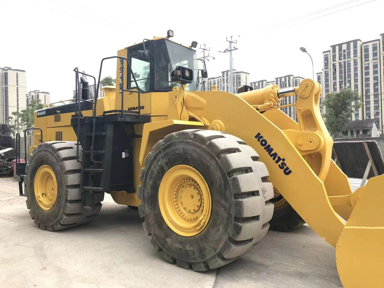 KOMATSU WA600-6 - מעמיס גלגלים: תמונה 2 KOMATSU WA600-6 - מעמיס גלגלים: תמונה 2