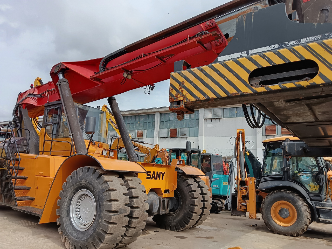 SANY SRSC45C30 REACH STACKER - מערים הגעה: תמונה 3 SANY SRSC45C30 REACH STACKER - מערים הגעה: תמונה 3