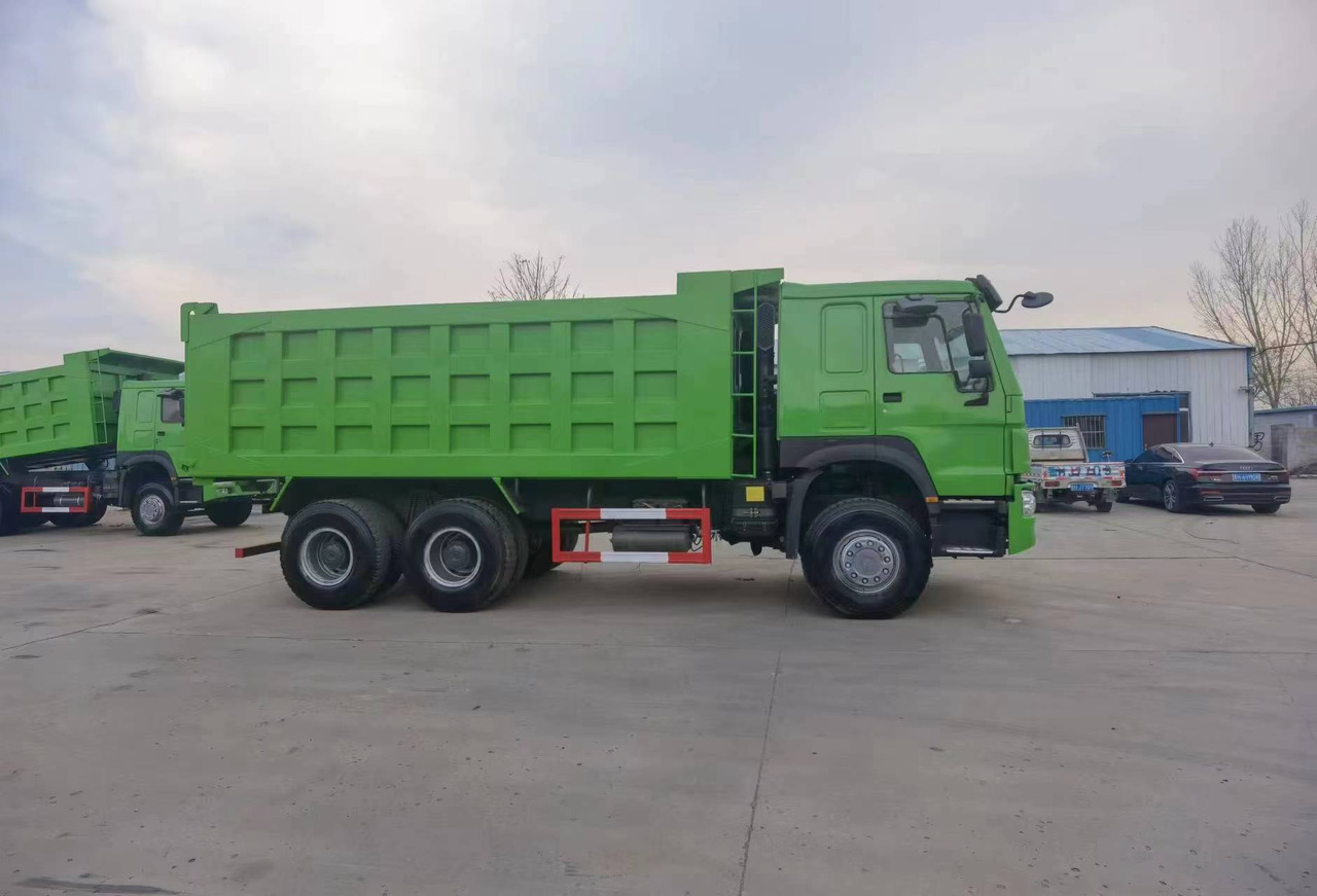 SINOTRUK HOWO 6*4 8*4 DUMP TRUCK - מזהיר: תמונה 4 SINOTRUK HOWO 6*4 8*4 DUMP TRUCK - מזהיר: תמונה 4