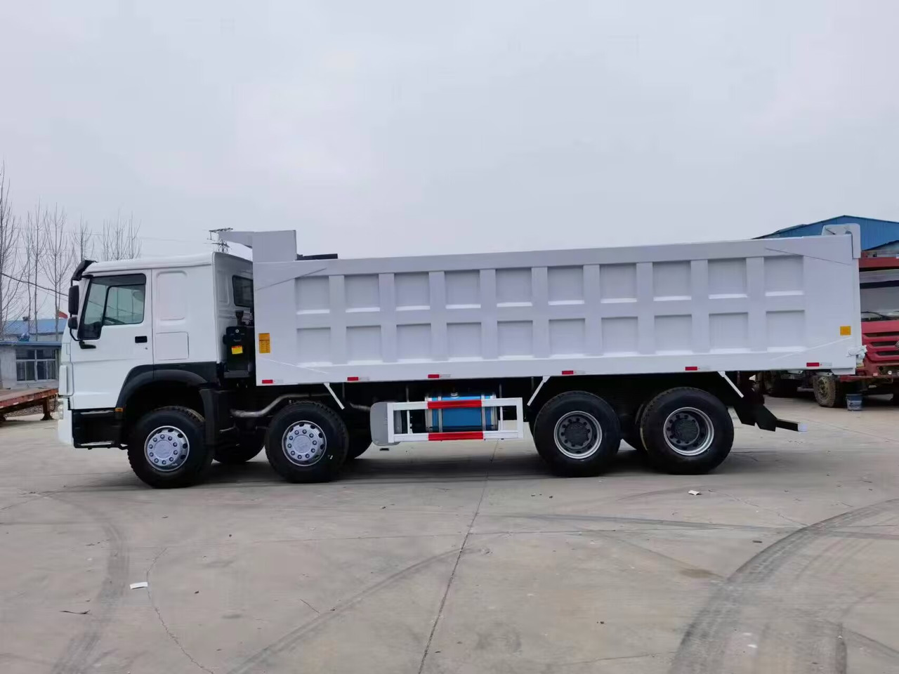 SINOTRUK HOWO 8*4 DUMP TRUCK 371 375 380 400 420 HP - מזהיר: תמונה 2 SINOTRUK HOWO 8*4 DUMP TRUCK 371 375 380 400 420 HP - מזהיר: תמונה 2