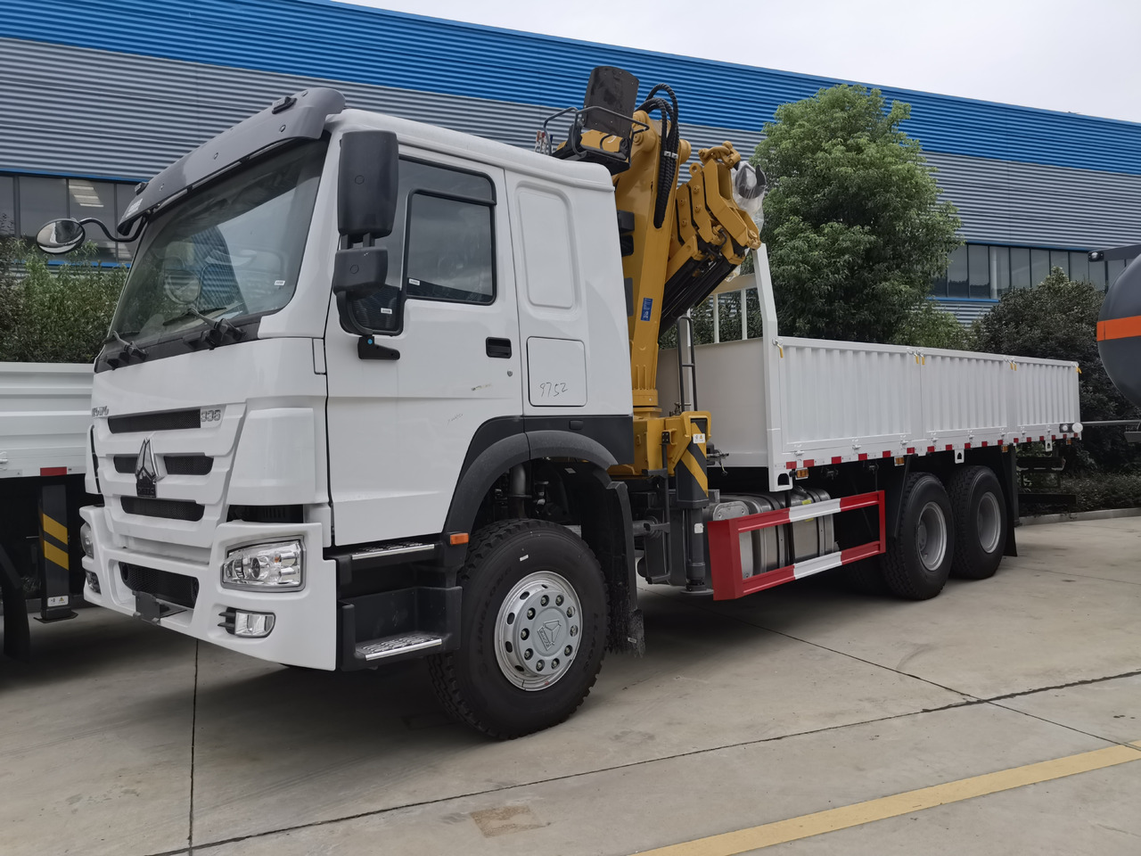 SINOTRUK HOWO 8 TON Knuckle Boom Crane TRUCK MOUNTED CRANE - משאית מנוף: תמונה 1 SINOTRUK HOWO 8 TON Knuckle Boom Crane TRUCK MOUNTED CRANE - משאית מנוף: תמונה 1
