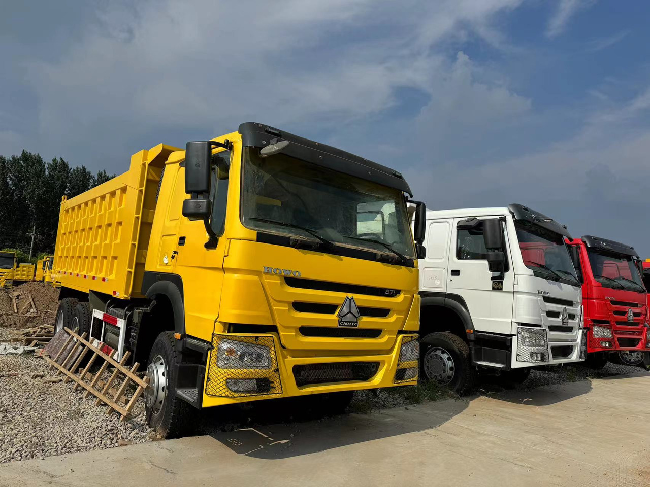 SINOTRUK HOWO DUMP TRUCK - מזהיר: תמונה 2 SINOTRUK HOWO DUMP TRUCK - מזהיר: תמונה 2
