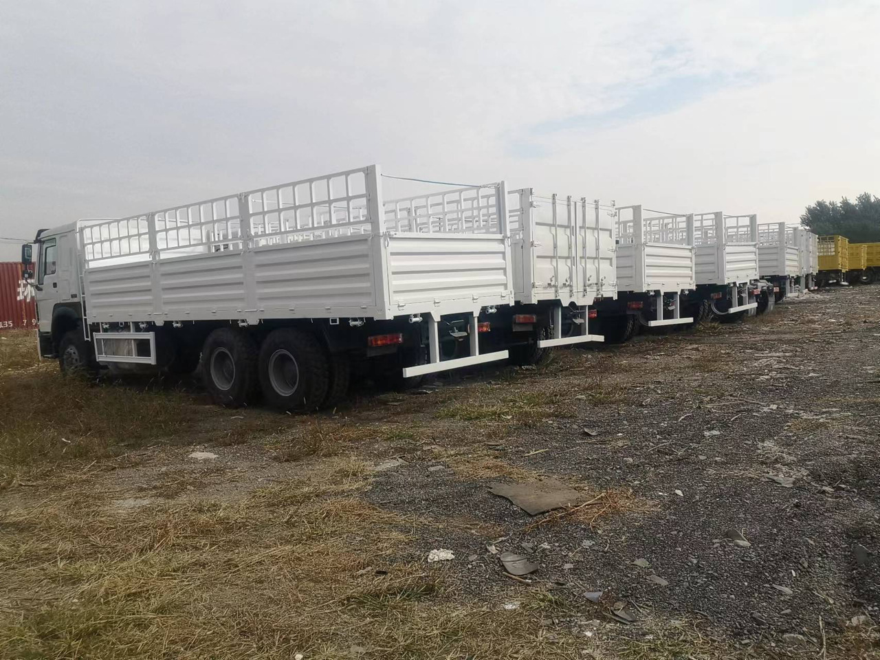 SINOTRUK HOWO FENCE LIVESTOCK DUMP TRUCK - מזהיר: תמונה 2 SINOTRUK HOWO FENCE LIVESTOCK DUMP TRUCK - מזהיר: תמונה 2
