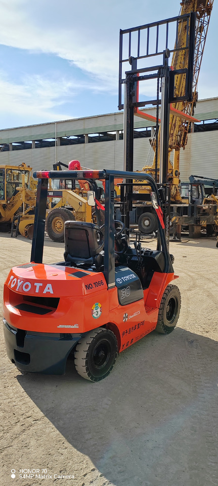 TOYOTA FD30 - מלגזה: תמונה 3 TOYOTA FD30 - מלגזה: תמונה 3