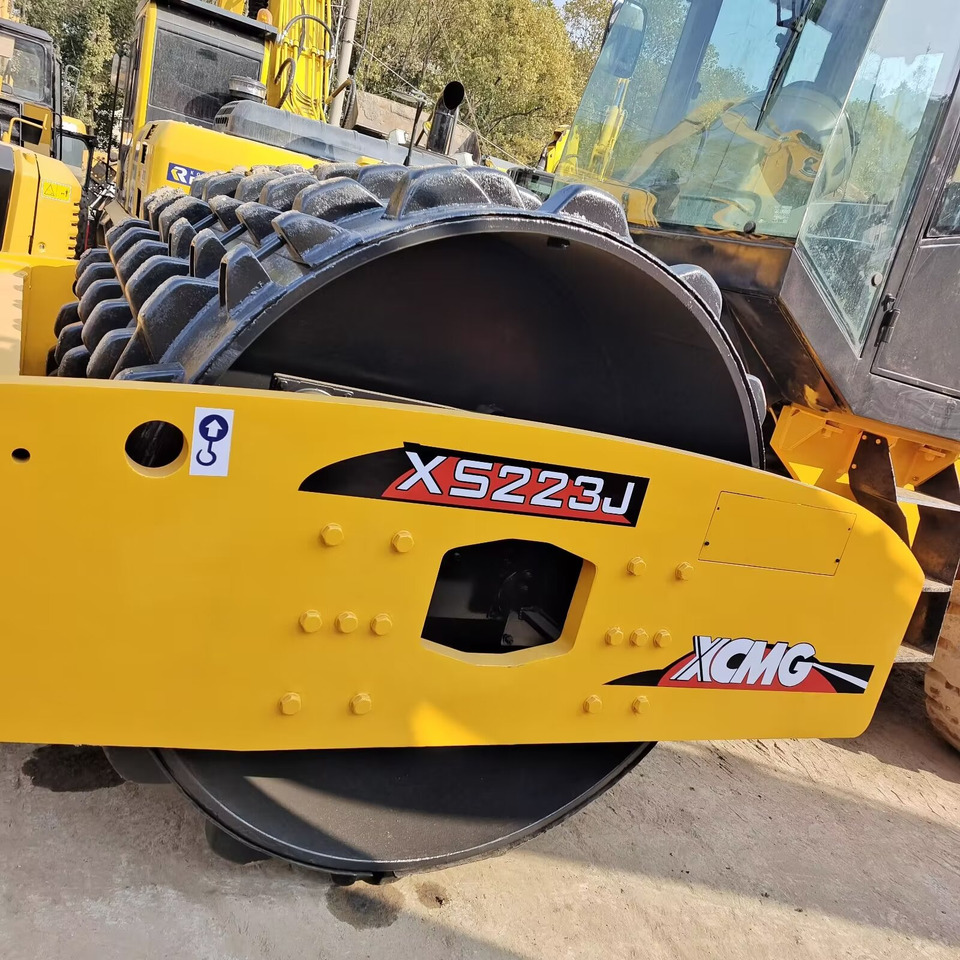 XCMG XS223J Goat Horn Vibratory Roller Compactor - רולר כביש: תמונה 4 XCMG XS223J Goat Horn Vibratory Roller Compactor - רולר כביש: תמונה 4