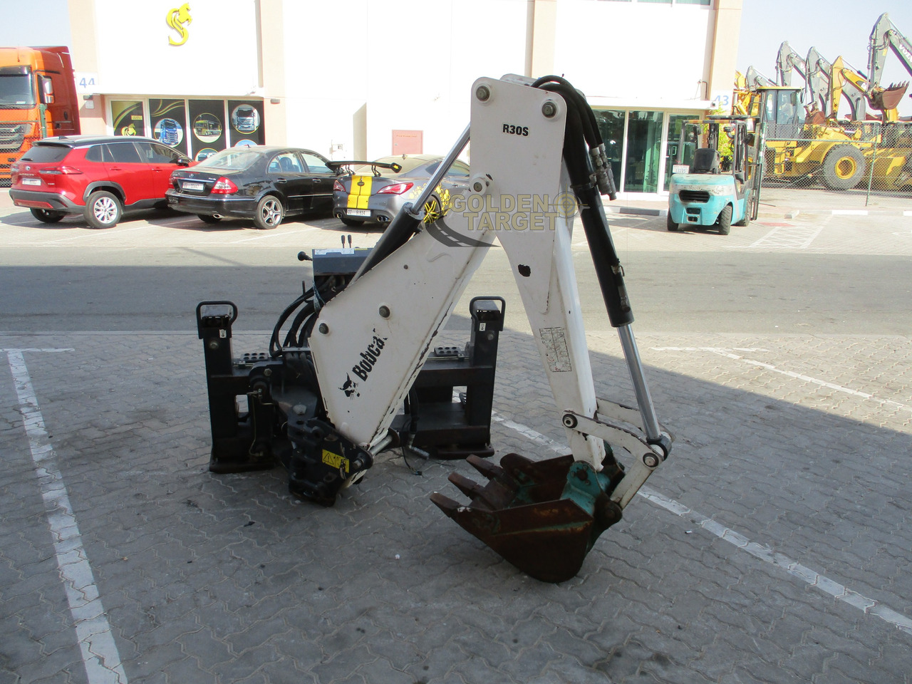 BOBCAT Skid Steer R30S Backhoe Attachment - דלי מעמיס עבור מעמיס היגוי החלקה: תמונה 1 BOBCAT Skid Steer R30S Backhoe Attachment - דלי מעמיס עבור מעמיס היגוי החלקה: תמונה 1