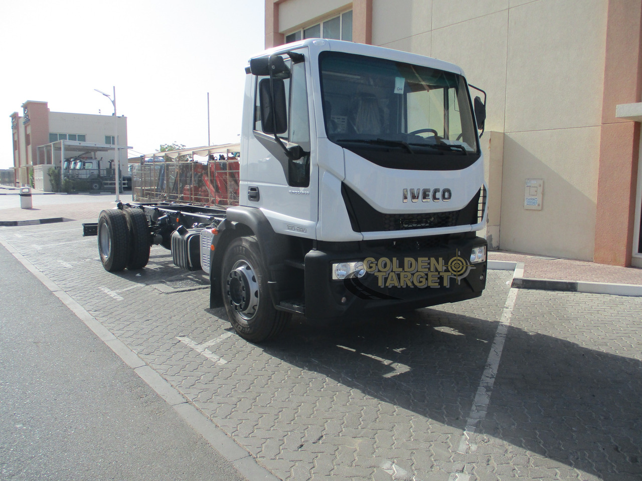 IVECO EUROCARGO 180E28 4x2 Chassis - משאית עם שלדת תא: תמונה 1 IVECO EUROCARGO 180E28 4x2 Chassis - משאית עם שלדת תא: תמונה 1