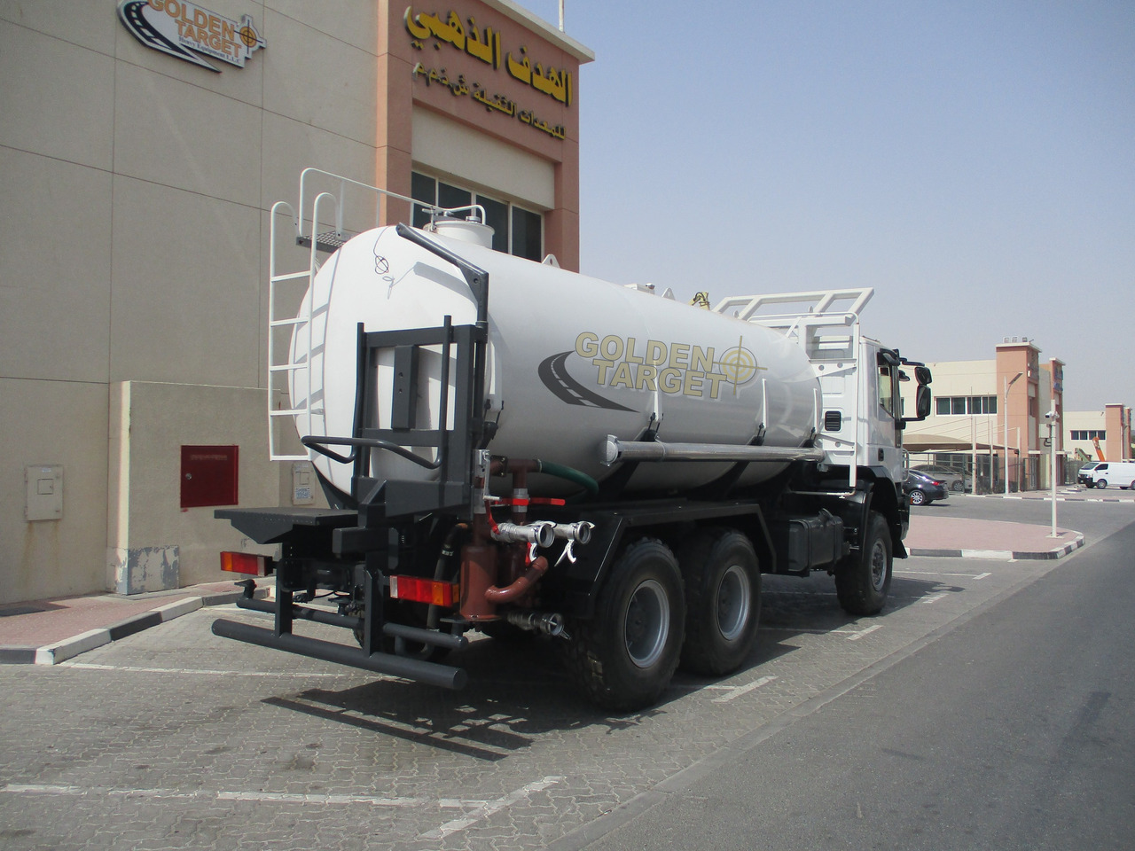 IVECO TRAKKER 380 6x6 Tanker - משאית מכל: תמונה 3 IVECO TRAKKER 380 6x6 Tanker - משאית מכל: תמונה 3