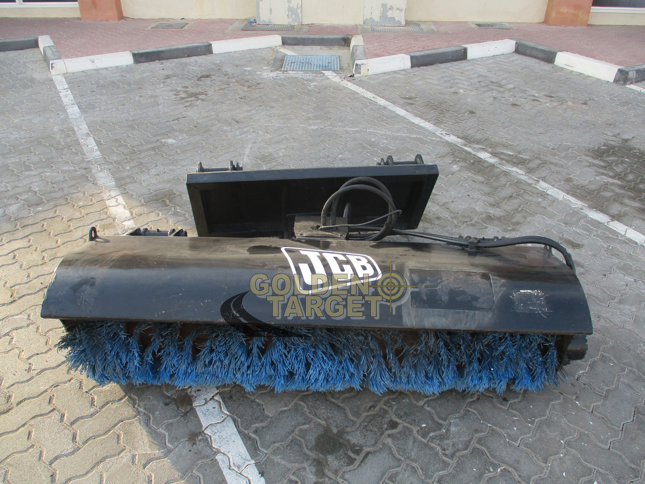 JCB Broom Attachment - מטאטא עבור מעמיס היגוי החלקה: תמונה 1 JCB Broom Attachment - מטאטא עבור מעמיס היגוי החלקה: תמונה 1