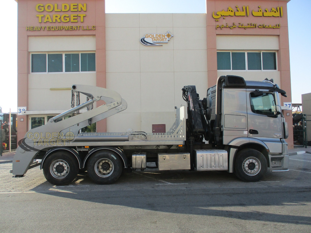 MERCEDES-BENZ 2642 6×2 DOUBLE SKIP LOADER with HIAB Crane - משאית דילוג העמסה: תמונה 5 MERCEDES-BENZ 2642 6×2 DOUBLE SKIP LOADER with HIAB Crane - משאית דילוג העמסה: תמונה 5