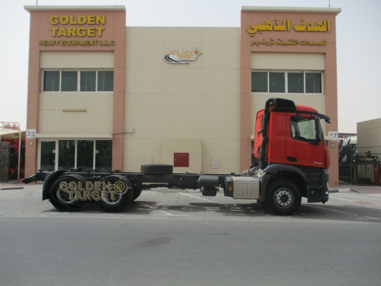 MERCEDES-BENZ Arocs 3348 6x4 Chassis - משאית עם שלדת תא: תמונה 5 MERCEDES-BENZ Arocs 3348 6x4 Chassis - משאית עם שלדת תא: תמונה 5
