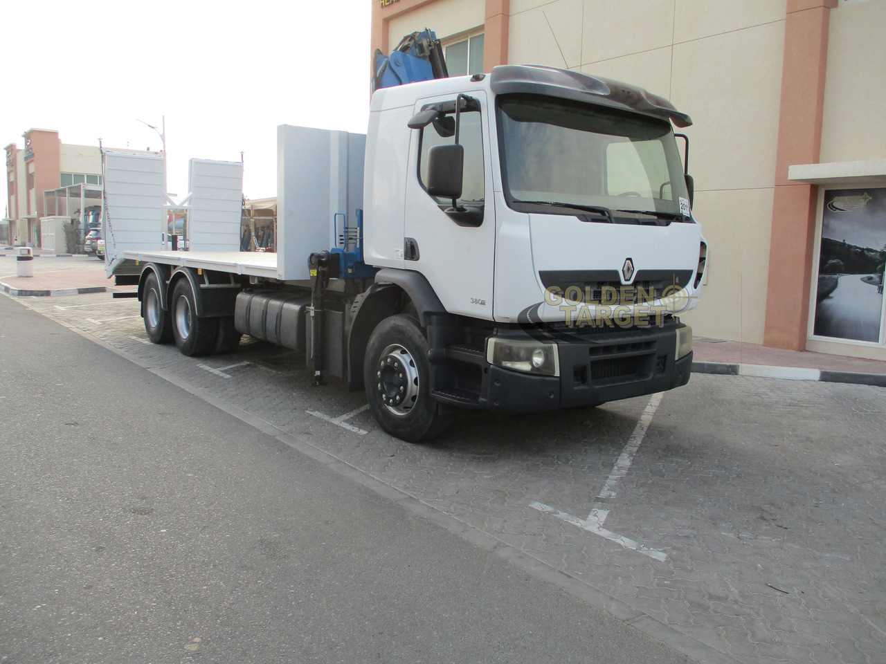 RENAULT Kerax 380 6×4 Crane Truck - משאית מנוף: תמונה 1 RENAULT Kerax 380 6×4 Crane Truck - משאית מנוף: תמונה 1