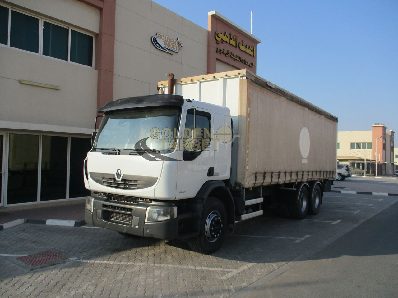 Renault KERAX 380 Curtainsider Truck - משאית וילונות צד: תמונה 2 Renault KERAX 380 Curtainsider Truck - משאית וילונות צד: תמונה 2