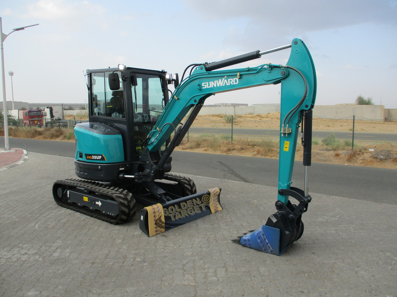 SUNWARD SWE35UF Mini Hydraulic Excavator - מיני מחפר: תמונה 1 SUNWARD SWE35UF Mini Hydraulic Excavator - מיני מחפר: תמונה 1