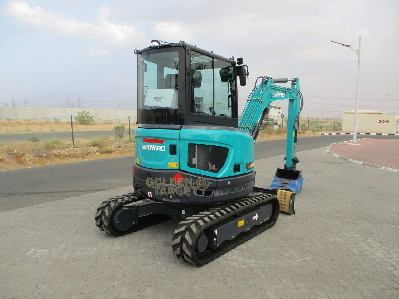 SUNWARD SWE35UF Mini Hydraulic Excavator - מיני מחפר: תמונה 3 SUNWARD SWE35UF Mini Hydraulic Excavator - מיני מחפר: תמונה 3