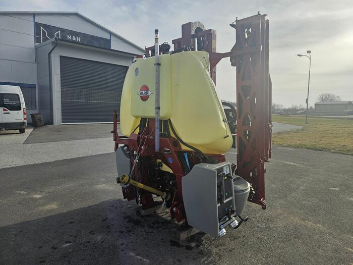 Hardi MEGA 1200 - מרסס מותקן על טרקטור: תמונה 1 Hardi MEGA 1200 - מרסס מותקן על טרקטור: תמונה 1