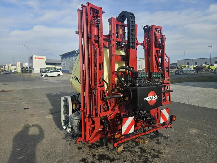 Hardi MEGA 1200 - מרסס מותקן על טרקטור: תמונה 4 Hardi MEGA 1200 - מרסס מותקן על טרקטור: תמונה 4