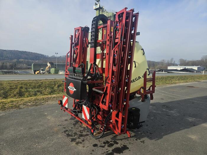 Hardi MEGA 1200 - מרסס מותקן על טרקטור: תמונה 3 Hardi MEGA 1200 - מרסס מותקן על טרקטור: תמונה 3