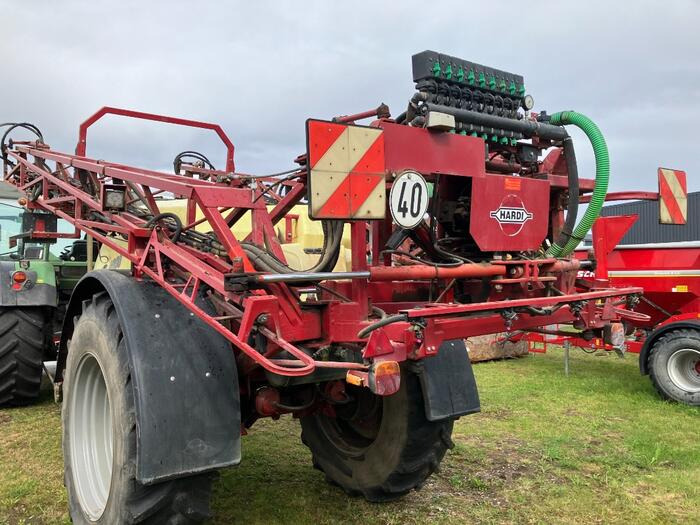 Hardi NAVIGATOR 4000 - מרסס מותקן על טרקטור: תמונה 4 Hardi NAVIGATOR 4000 - מרסס מותקן על טרקטור: תמונה 4