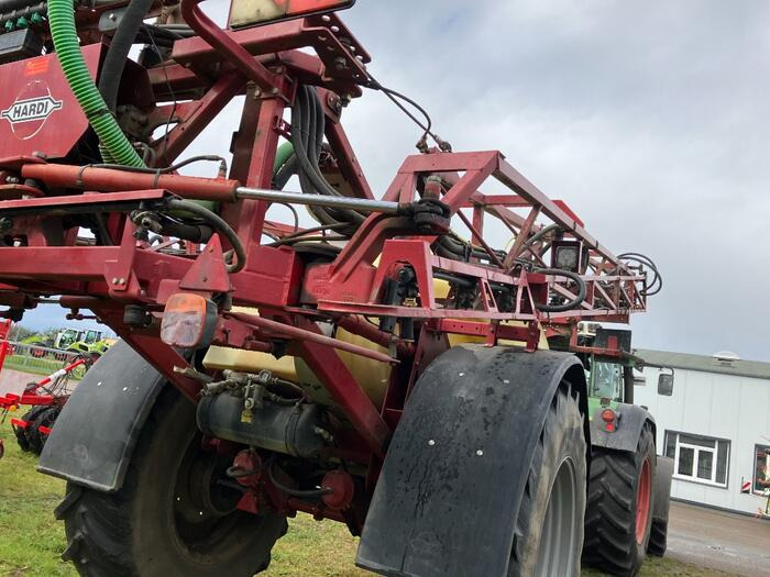 Hardi NAVIGATOR 4000 - מרסס מותקן על טרקטור: תמונה 3 Hardi NAVIGATOR 4000 - מרסס מותקן על טרקטור: תמונה 3