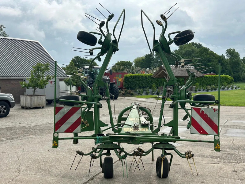 Krone KW 6.40 schudder schuilstelling hooibouw 6 elements - גורף/ מגרפה: תמונה 5 Krone KW 6.40 schudder schuilstelling hooibouw 6 elements - גורף/ מגרפה: תמונה 5