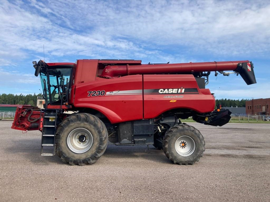 Case IH 7230 - מקצרת קומבינה: תמונה 2 Case IH 7230 - מקצרת קומבינה: תמונה 2