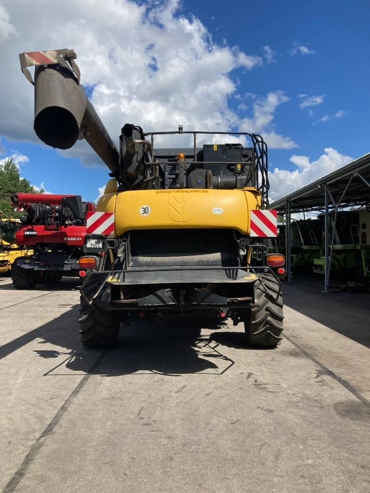 New Holland CR 9090 - מקצרת קומבינה: תמונה 4 New Holland CR 9090 - מקצרת קומבינה: תמונה 4
