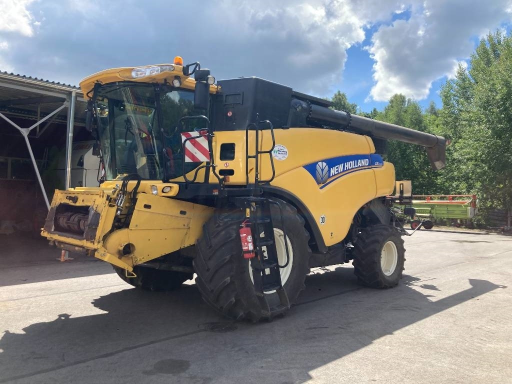 New Holland CR 9090 - מקצרת קומבינה: תמונה 2 New Holland CR 9090 - מקצרת קומבינה: תמונה 2