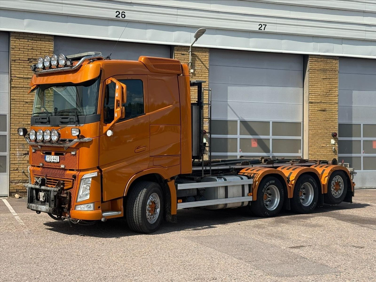 Lastväxlare Volvo FH 12.8 I-Shift, 510hk, 8x4 -2018 | Plogutrustad - משאית הרמת וו: תמונה 1 Lastväxlare Volvo FH 12.8 I-Shift, 510hk, 8x4 -2018 | Plogutrustad - משאית הרמת וו: תמונה 1