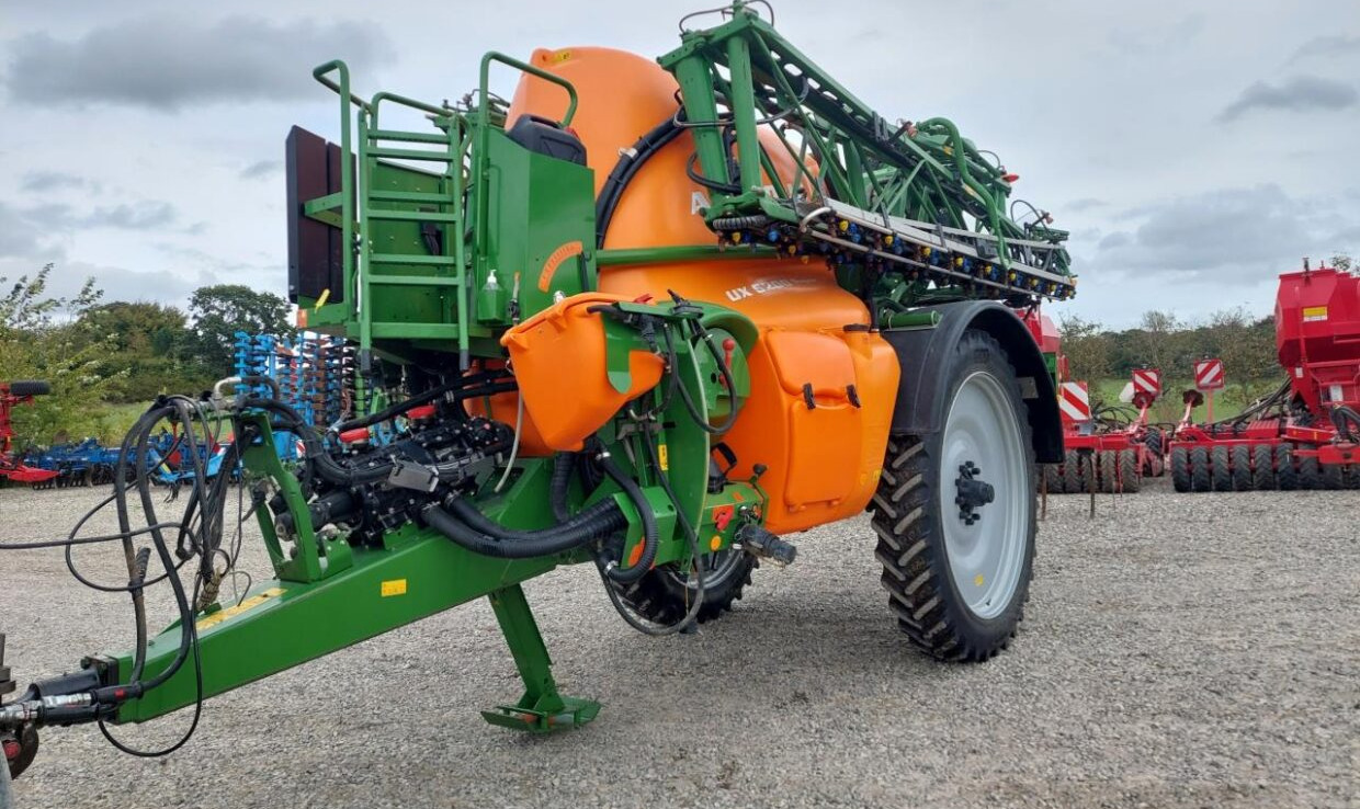 Amazone UX 5200 - 28m med Ama-Select - מרסס נגרר: תמונה 3 Amazone UX 5200 - 28m med Ama-Select - מרסס נגרר: תמונה 3