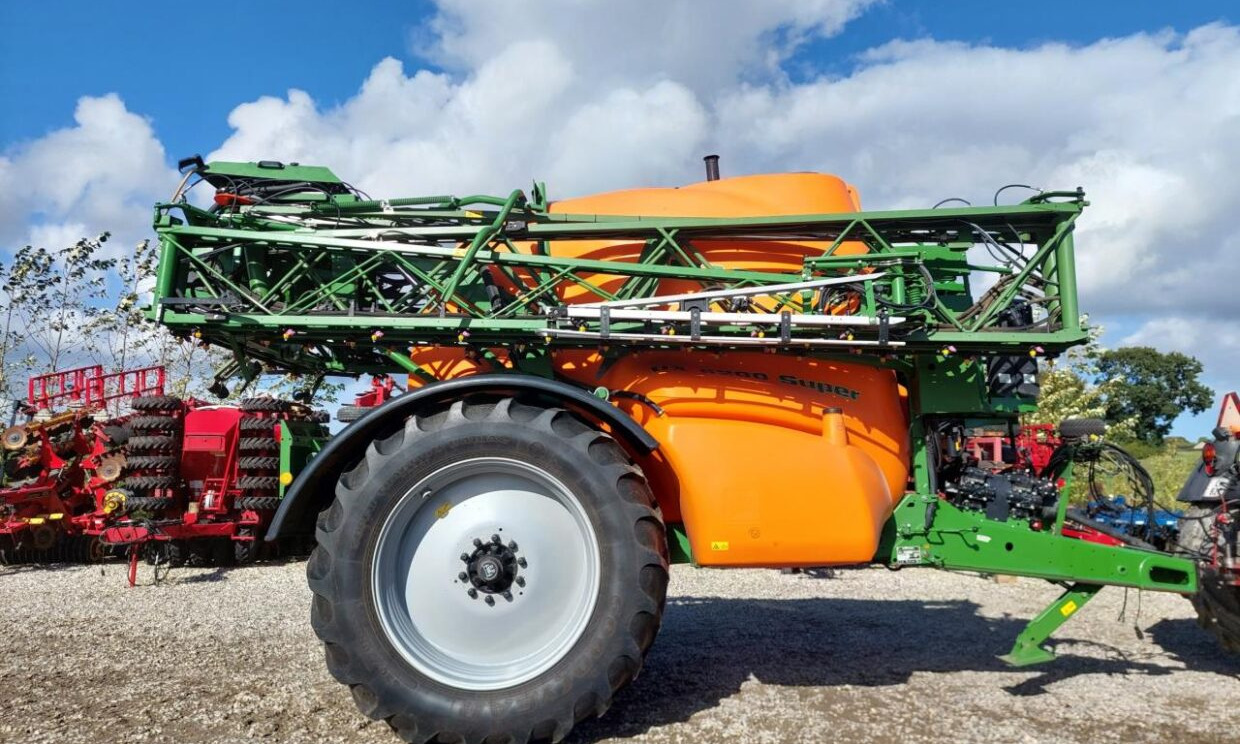 Amazone UX 6200 Super 36-24m med GPS - מרסס נגרר: תמונה 3 Amazone UX 6200 Super 36-24m med GPS - מרסס נגרר: תמונה 3