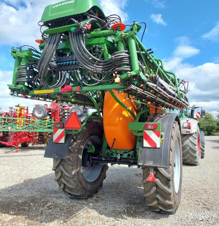 Amazone UX 6200 Super- 36m m GPS - מרסס נגרר: תמונה 4 Amazone UX 6200 Super- 36m m GPS - מרסס נגרר: תמונה 4