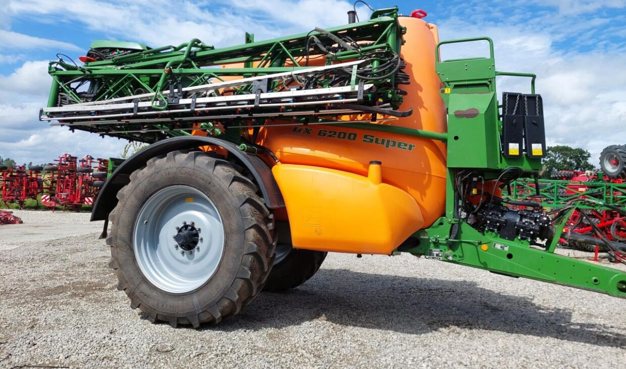 Amazone UX 6200 Super- 36m m GPS - מרסס נגרר: תמונה 1 Amazone UX 6200 Super- 36m m GPS - מרסס נגרר: תמונה 1