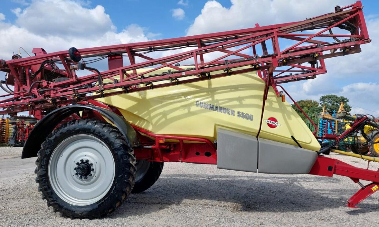 Hardi Commander 5500i -30m - מרסס נגרר: תמונה 2 Hardi Commander 5500i -30m - מרסס נגרר: תמונה 2