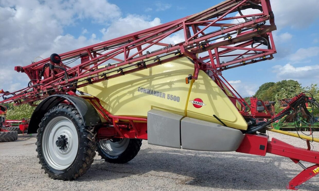 Hardi Commander 5500i -30m - מרסס נגרר: תמונה 1 Hardi Commander 5500i -30m - מרסס נגרר: תמונה 1