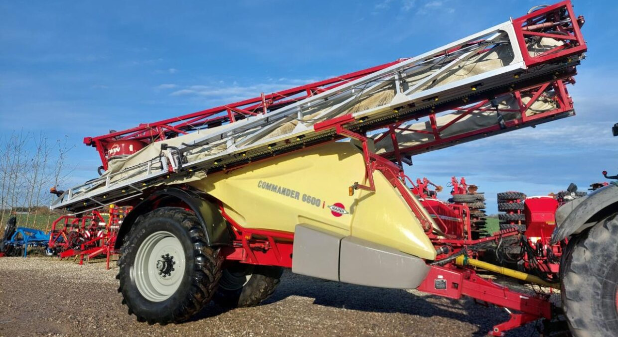Hardi Commander 6600i - 36m Twin - מרסס נגרר: תמונה 1 Hardi Commander 6600i - 36m Twin - מרסס נגרר: תמונה 1