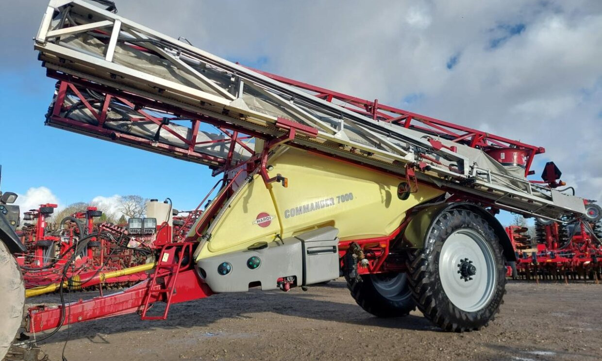 Hardi Commander 7000i - 36 m Twin - מרסס נגרר: תמונה 1 Hardi Commander 7000i - 36 m Twin - מרסס נגרר: תמונה 1