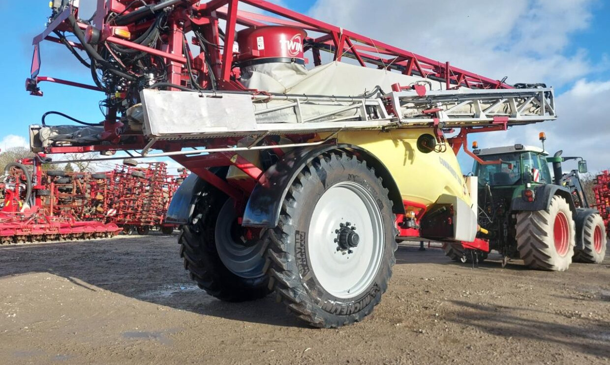 Hardi Commander 7000i - 36 m Twin - מרסס נגרר: תמונה 3 Hardi Commander 7000i - 36 m Twin - מרסס נגרר: תמונה 3