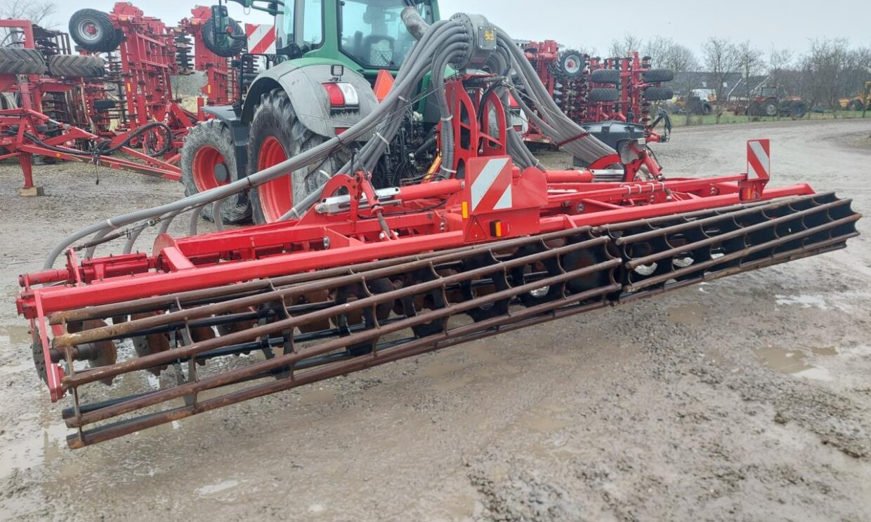 Horsch Joker 7 CT med Harsø-fordeler - מזרק תערובת: תמונה 1 Horsch Joker 7 CT med Harsø-fordeler - מזרק תערובת: תמונה 1