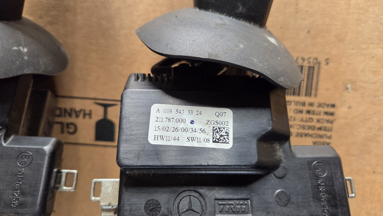 MERCEDES-BENZ ACTROS MP4 - מתג עמוד היגוי עבור משאית: תמונה 2 MERCEDES-BENZ ACTROS MP4 - מתג עמוד היגוי עבור משאית: תמונה 2