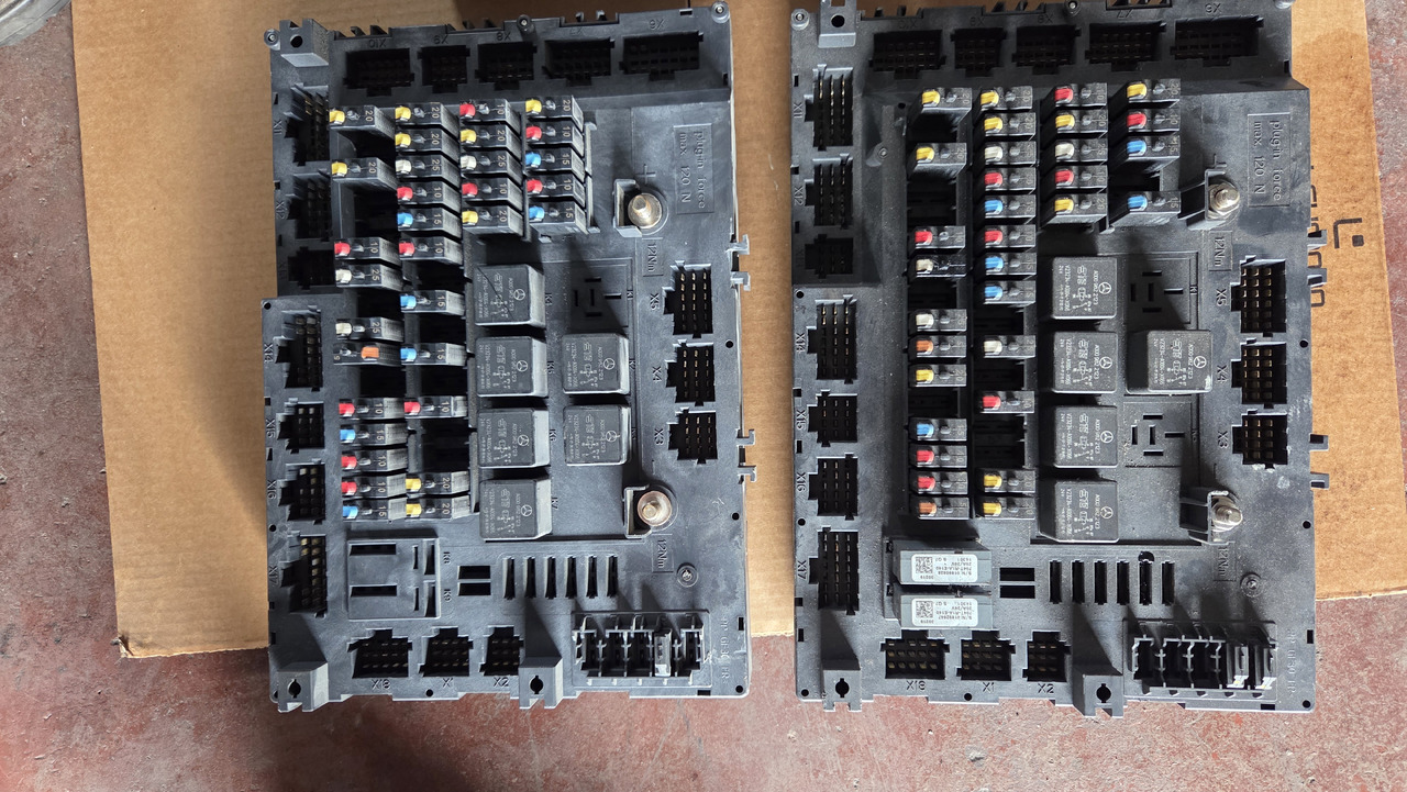 MERCEDES-BENZ Mercedes-Benz ACTROS ATEGO MP4 EURO 6 - לוח מחוונים עבור משאית: תמונה 1 MERCEDES-BENZ Mercedes-Benz ACTROS ATEGO MP4 EURO 6 - לוח מחוונים עבור משאית: תמונה 1