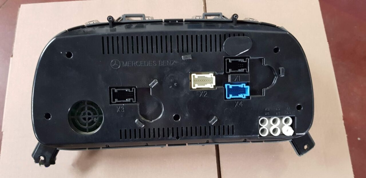 Mercedes-Benz ATEGO - לוח מחוונים עבור משאית: תמונה 1 Mercedes-Benz ATEGO - לוח מחוונים עבור משאית: תמונה 1