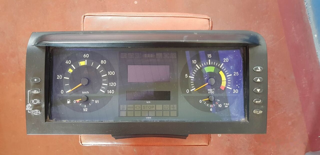Mercedes-Benz ATEGO - לוח מחוונים עבור משאית: תמונה 1 Mercedes-Benz ATEGO - לוח מחוונים עבור משאית: תמונה 1