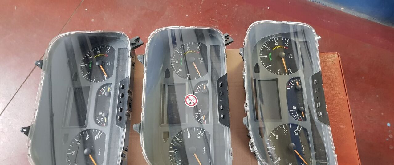 Mercedes-Benz AXOR EURO 5 - לוח מחוונים עבור משאית: תמונה 1 Mercedes-Benz AXOR EURO 5 - לוח מחוונים עבור משאית: תמונה 1