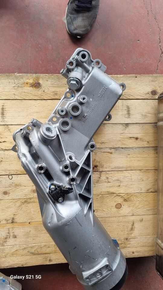 Mercedes-Benz OIL COOLER A 4571803110 Mercedes-Benz - מקרר שמן עבור משאית: תמונה 2 Mercedes-Benz OIL COOLER A 4571803110 Mercedes-Benz - מקרר שמן עבור משאית: תמונה 2