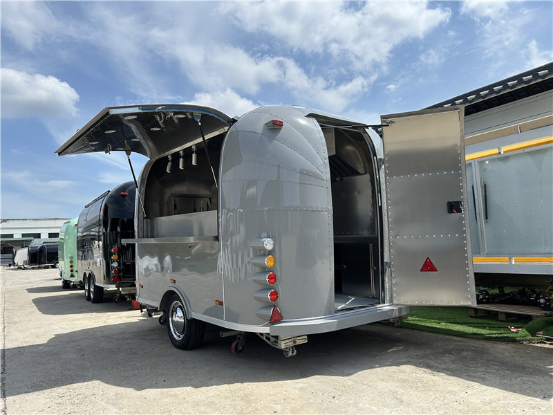 Small Food Trailer Crepes, Gelato & More | European Street Food Truck - קרון נגרר לממכר: תמונה 3 Small Food Trailer Crepes, Gelato & More | European Street Food Truck - קרון נגרר לממכר: תמונה 3