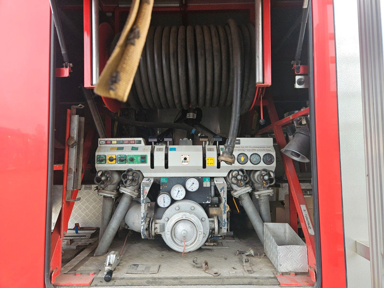 MAN KAT 15.232 6x6 Tanklöschfahrzeug - משאית מכל: תמונה 5 MAN KAT 15.232 6x6 Tanklöschfahrzeug - משאית מכל: תמונה 5