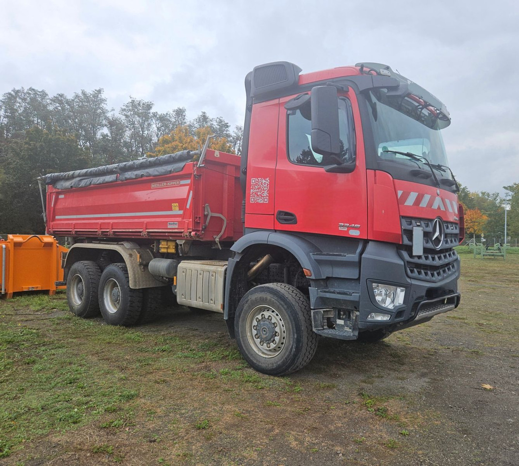Mercedes-Benz Arocs 3346 6x6 Dreiseitenkipper mit Bordmatik - מזהיר: תמונה 4 Mercedes-Benz Arocs 3346 6x6 Dreiseitenkipper mit Bordmatik - מזהיר: תמונה 4