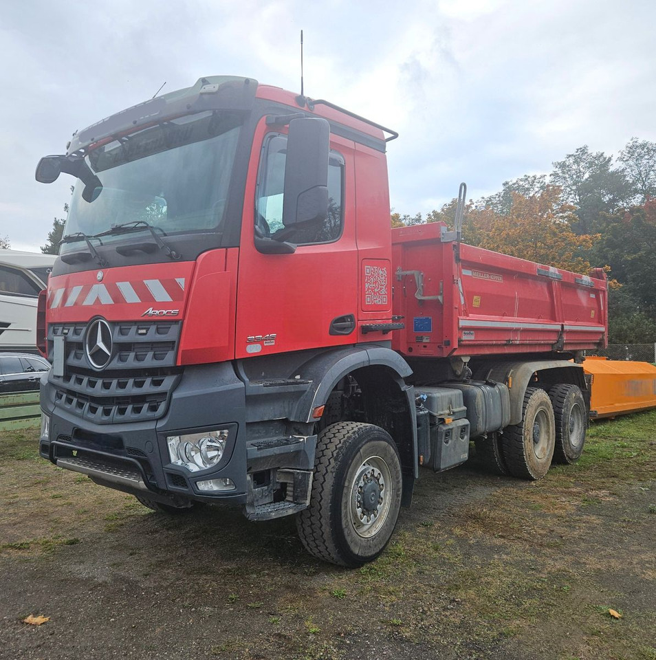 Mercedes-Benz Arocs 3346 6x6 Dreiseitenkipper mit Bordmatik - מזהיר: תמונה 1 Mercedes-Benz Arocs 3346 6x6 Dreiseitenkipper mit Bordmatik - מזהיר: תמונה 1