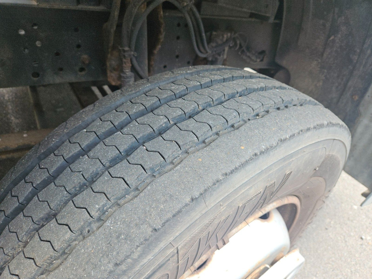 Mercedes-Benz Atego 1224 mit Ladebordwand - משאית תיבה: תמונה 5 Mercedes-Benz Atego 1224 mit Ladebordwand - משאית תיבה: תמונה 5
